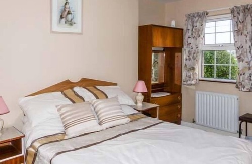 Conna Cottage | BRIDE VIEW, pet friendly, with open fire in Conna, County Cork