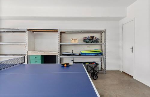 Barwon Heads House | Bridge Beach House Central Barwon Heads Sleeps 12 Walk everywhere Accessible lower level bedroom and bathroom