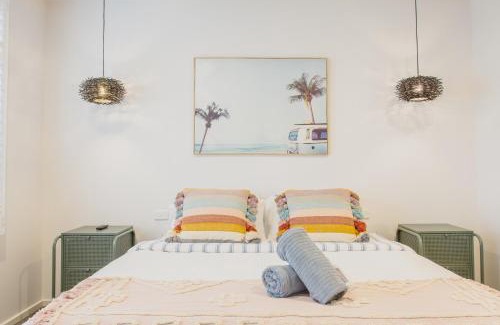Barwon Heads House | Bridge Beach House Central Barwon Heads Sleeps 12 Walk everywhere Accessible lower level bedroom and bathroom