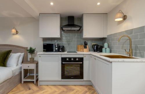 Dunblane House | Bridgend Studio - Near Free Parking
