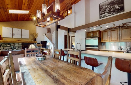 Ketchum Condo | Bridgepoint Condo 24 - Home Away from Home w/Relaxing Creek View