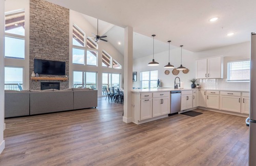 Kimberling City House | Bridgeview Lodge Overlooking Tablerock Lake