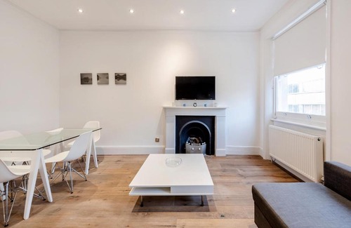 Avonmore and Brook Green Apartment | Bright 1 bedroom apt in Kensington Olympia