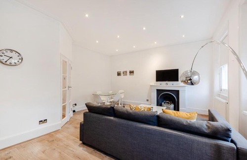 Avonmore and Brook Green Apartment | Bright 1 bedroom apt in Kensington Olympia