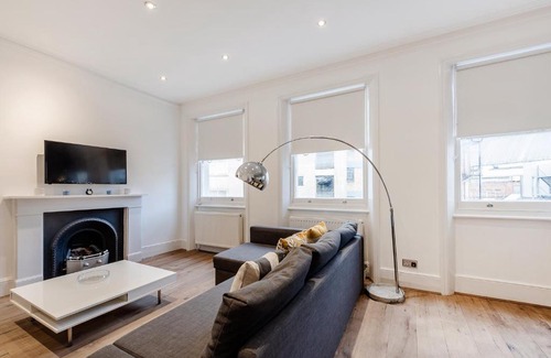 Avonmore and Brook Green Apartment | Bright 1 bedroom apt in Kensington Olympia