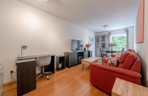 West Kensington Apartment | Bright 1 Bedroom Flat in Kensington Olympia