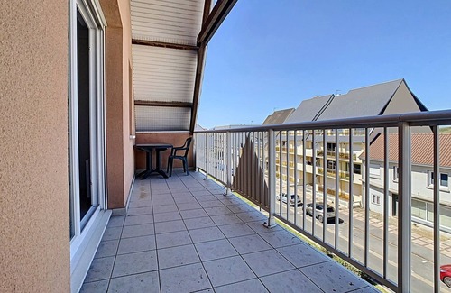 Stella-Plage Apartment | Bright 2-Bed Apt with Balcony & Parking for 5 in Stella Beach