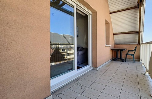 Stella-Plage Apartment | Bright 2-Bed Apt with Balcony & Parking for 5 in Stella Beach