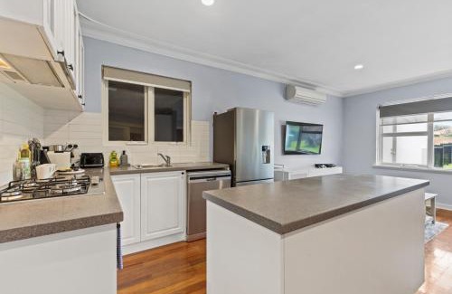 Bateman House | Bright 2-Bed House with Garage & BBQ in Bateman