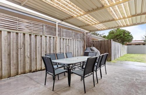 Bateman House | Bright 2-Bed House with Garage & BBQ in Bateman
