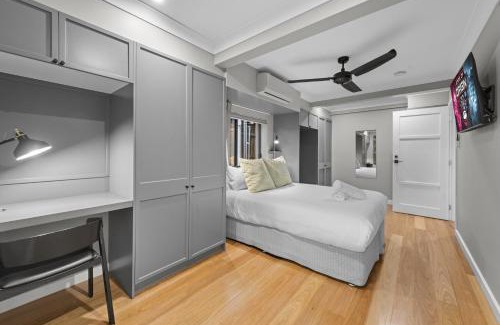 New Farm Apartment | Bright 2-Bed New Farm Apartment with Private Patio