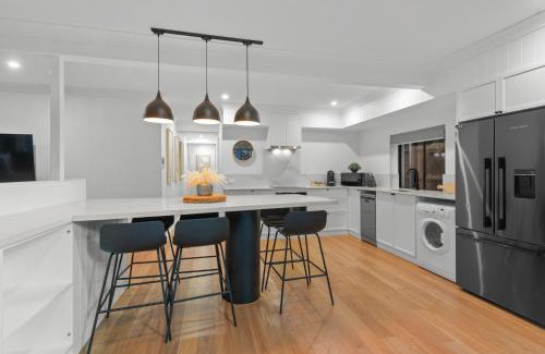 New Farm Apartment | Bright 2-Bed New Farm Apartment with Private Patio