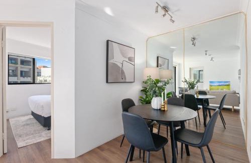 Surry Hills Apartment | Bright 2-Bed Surry Hills Apartment with Balcony