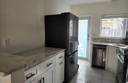 Poinciana Park House | Bright 2-BR &backyard mins to las olas/beach/airport