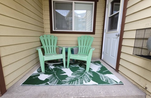 East Kootenay Condo | Bright | 2 Q Bed & Sofa Bed | Ground Floor Walk Out