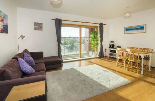Dublin Apartment | Bright 2BD Flat with Private Balcony - Dublin