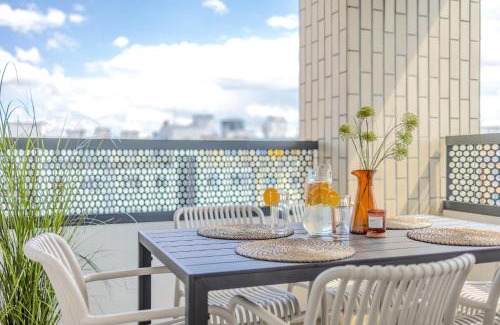 Holesovice Apartment | Bright 2BR - 5th floor, Balcony, Free Parking by Gravity Prague