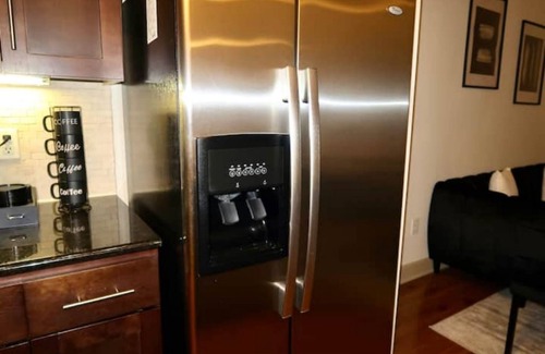 Astrodome Apartment | Bright 2BR APT Near NRG Stadium, Balcony Pool View, Free WIFI, GYM