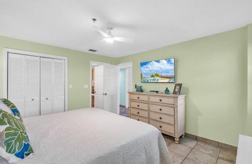 Tavernier Apartment | Bright 2BR Condo with Breathtaking Ocean View