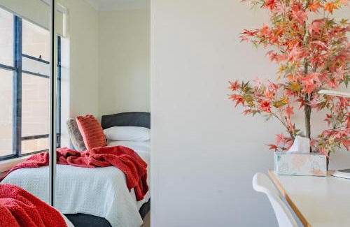 Woodville West House | Bright 2BR Home near Beach, Free Parking, WiFi & Full Kitchen