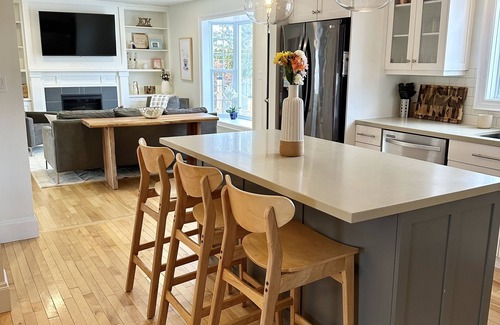 Charlottetown House | Bright 3 Bed, 2.5 Bath, In-Ground Pool/Hot Tub, Close to Downtown Charlottetown❗️