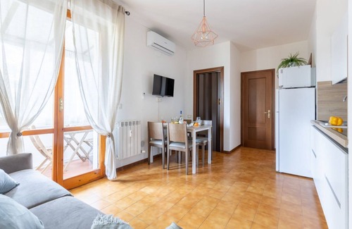Pisa Apartment | Bright 35 sqm apartment, perfect for 4 people, located on the third floor of a building with lift (NOT suitable for disabled people). The accommodation is located in a neighborhood served by all the main services: bars, restaurants, supermarkets, pharmac
