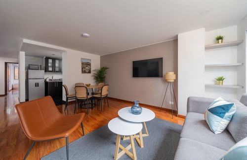 Chapinero House | Bright 3BR @Commercial district with private terrace