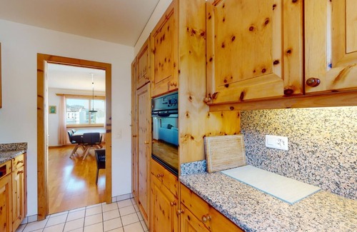 Sankt Moritz-Bad Apartment | Bright 4-room apartment on the 2nd floor.