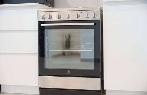 Umm Suqeim 3 Apartment | Bright & Airy 1BR in Asayel 2 - Fits 4 Comfortably