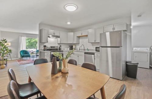 Royal Manor House | Bright and Breezy Gahanna Ranch 10min to INTEL