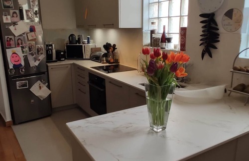 Epinettes Apartment | Bright and comfortable 2-bedroom /available during 2024 Olympics!nn