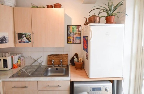 Saint Paul's Apartment | Bright and Cosy Studio Apartment in Stokes Croft
