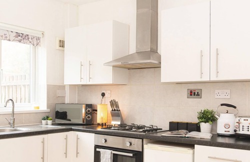 Woodthorpe House | Bright and Inviting 2 bed home | Free Parking