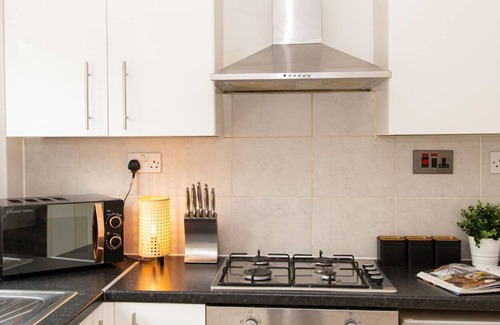 Woodthorpe House | Bright and Inviting 2 bed home | Free Parking