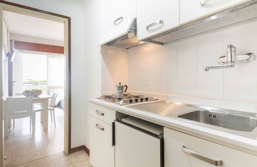 Lignano Sabbiadoro Apartment | Bright and functional studio with sea view