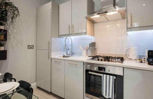Bayswater Apartment | Bright and Modern Bayswater Apartment