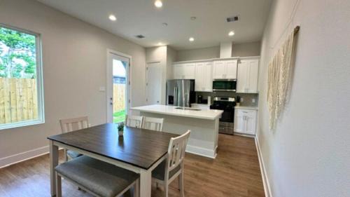 Northside House | Bright and Modern Houston Getaway Gated Community Close to Everything
