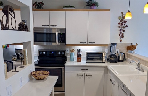 Frisco Condo | Bright and Open Mountain-Contemporary Condo One Block Off Main Street!