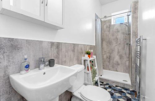 Newhaven Apartment | Bright and Quiet Edinburgh Home