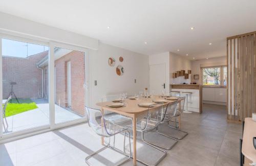 Marcq-en-Baroeul House | Bright and renovated house for 8 people parking