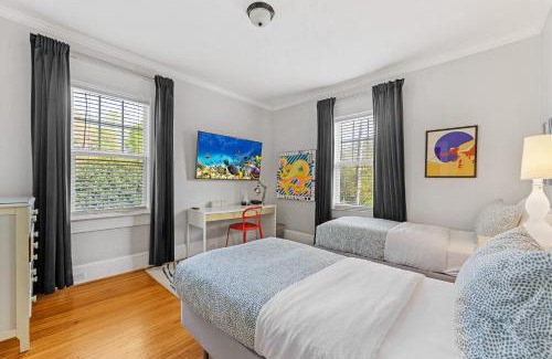 Dilworth House | Bright and Restful 2BR near Uptown with Balcony