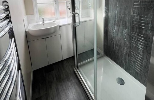 Sutton South Apartment | Bright and spacious 2-Bed Apartment in Sutton