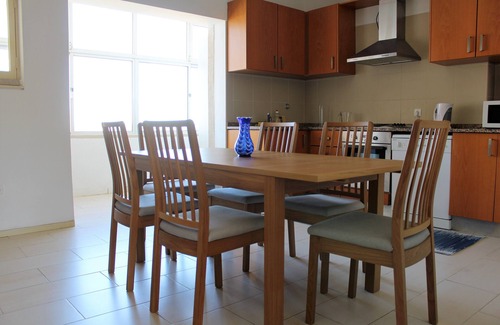 Coimbra Apartment | Bright and spacious apartment with south facing balcony in Celas (3 bedrooms)
