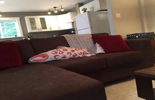 Comox House | Bright and Spacious Suite in Desirable Comox Peninsula-Short Term or Vacation
