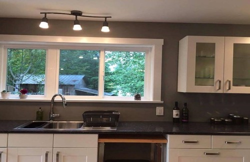 Comox House | Bright and Spacious Suite in Desirable Comox Peninsula-Short Term or Vacation