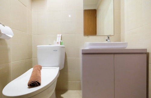 Cikarang Hotel | Bright and Stylish 1Br the Oasis Apartment Cikarang