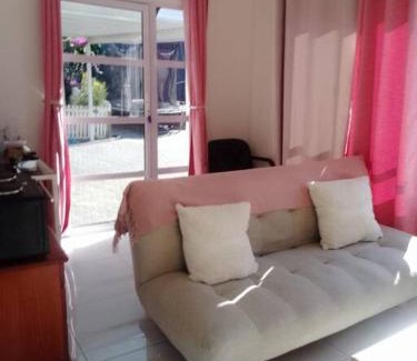 Durban North Apartment | Bright and Sunny Studio Cottage