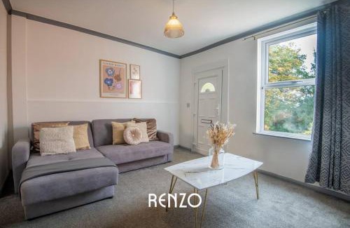 Lincoln Apartment | Bright and Warm Home in Lincoln by Renzo, Free Wi-Fi, Perfect for Staycations!