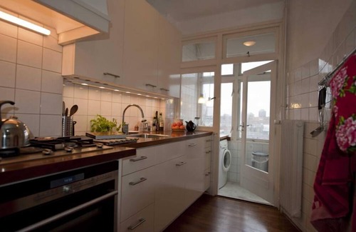 Schinkelbuurt Apartment | bright apartment Amsterdam between canal and park