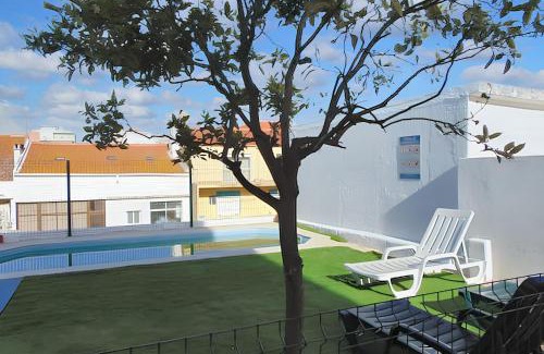 Feijo Apartment | Bright apartment in Almada with shared pool